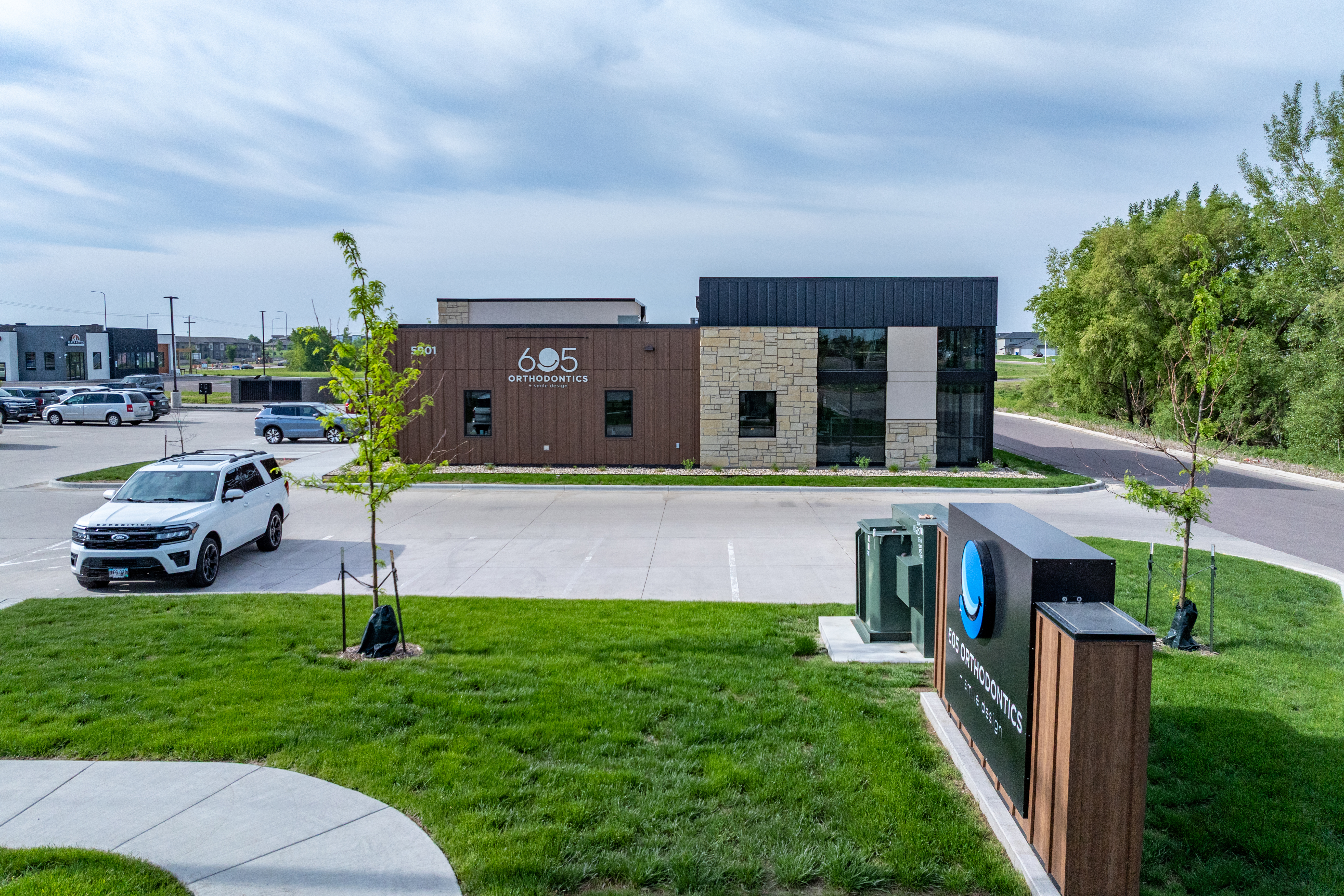 605 Orthodontics Exteriors 05 28 2026 13 Grass